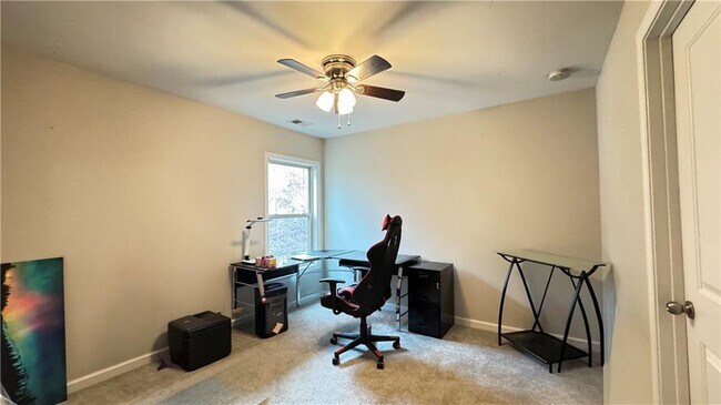 Building Photo - 2160 Greencrest Cir