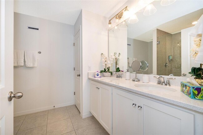 Building Photo - 1013 Plantation Ln