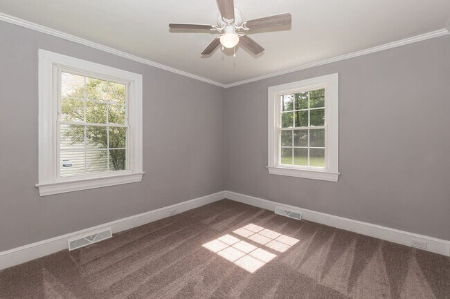 Building Photo - 405 Forest Hill Ave