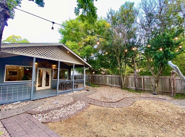 Building Photo - 7302 Shadywood Dr