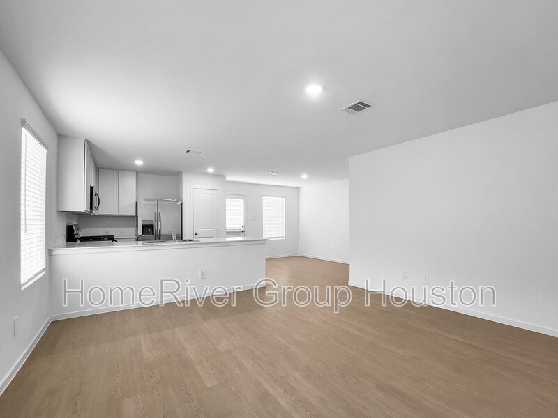 Building Photo - 16480 Blossom Grv Dr