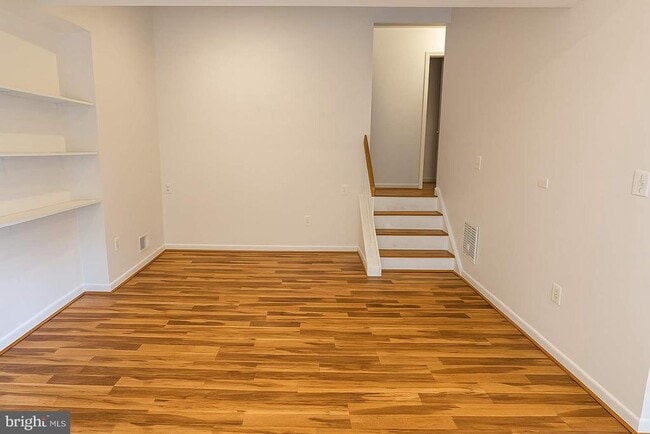 Building Photo - 5105 King Charles Way