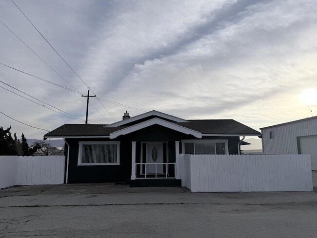 Building Photo - 2340 Alisal Rd