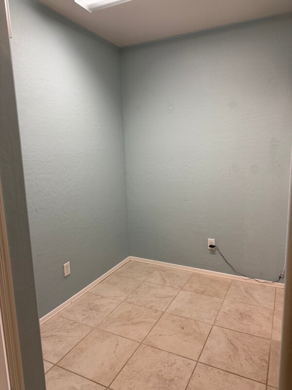 Building Photo - 6868 Sky Pointe Dr