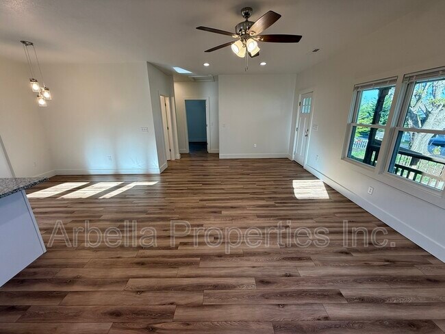 Building Photo - 829 Hamilton St