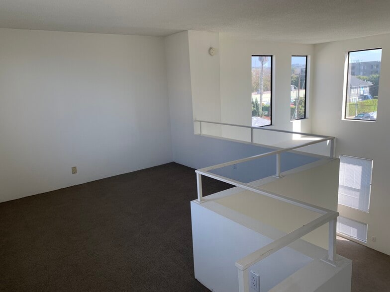 Loft - 3675 Keystone Ave