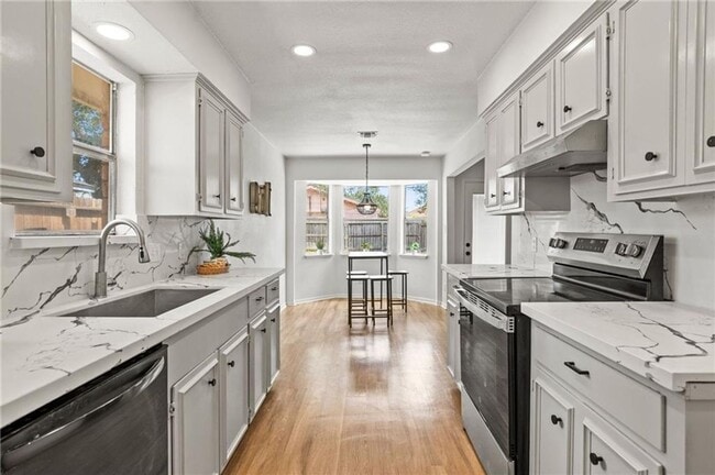 Building Photo - 4 Bedroom