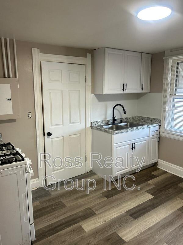 Building Photo - 2816 Lagrange St
