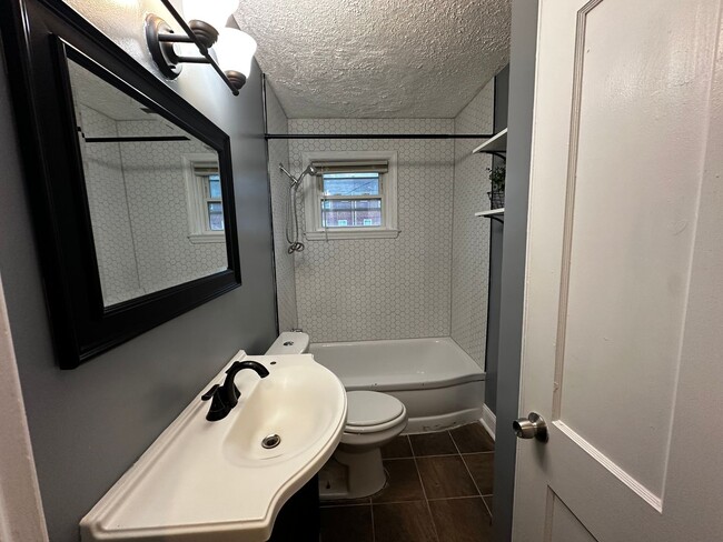 Building Photo - Perfect house to call home