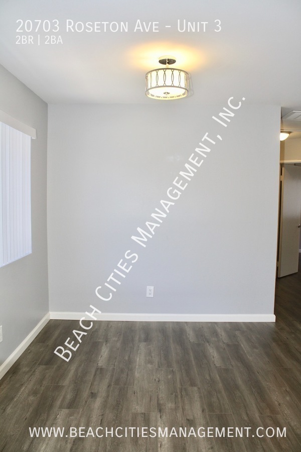 Building Photo - Completely Remodeled Townhouse in Lakewood...