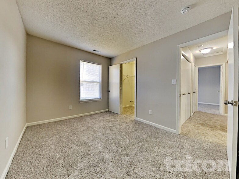 Building Photo - 1697 Willowview Ln