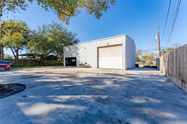 Building Photo - 11407 Iberia Dr