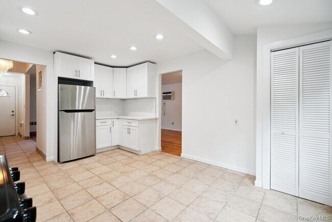 Building Photo - 72 Winthrop Rd