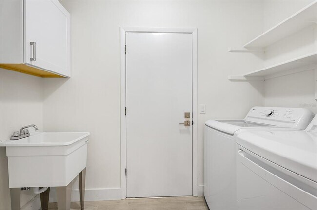 Building Photo - 2202 Cork Oak St W