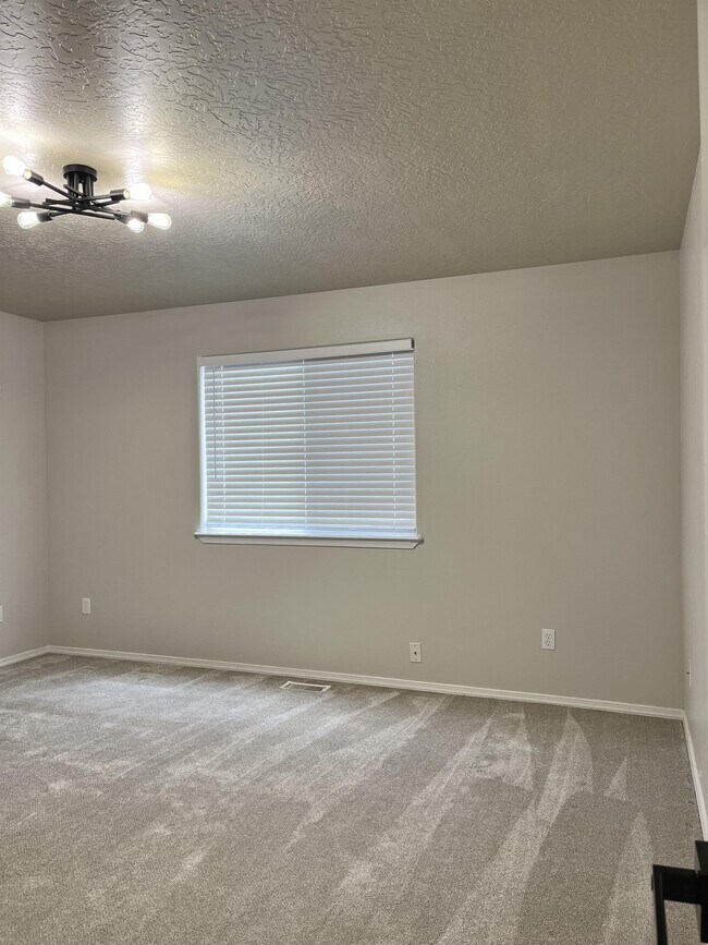 Building Photo - 2057 W Shy Creek Pl