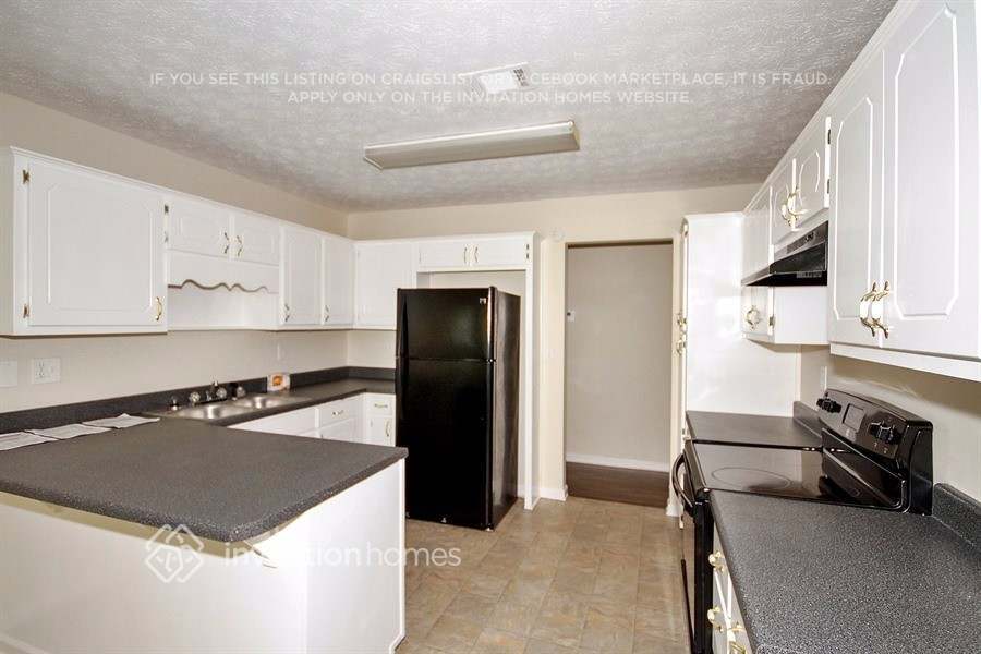 Building Photo - 486 S Ola Rd