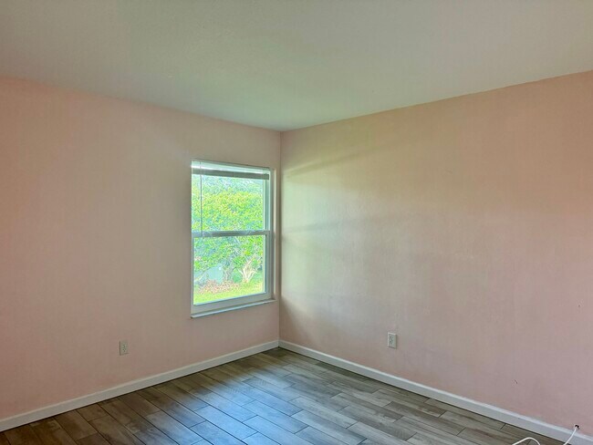 Building Photo - 1612 SE Cascella Ct