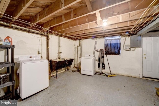 Building Photo - 7834 St Claire Ln
