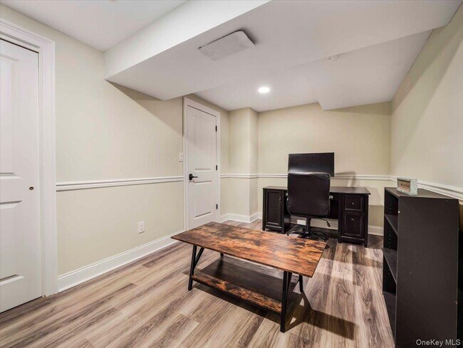 Building Photo - 5 Indian Dr