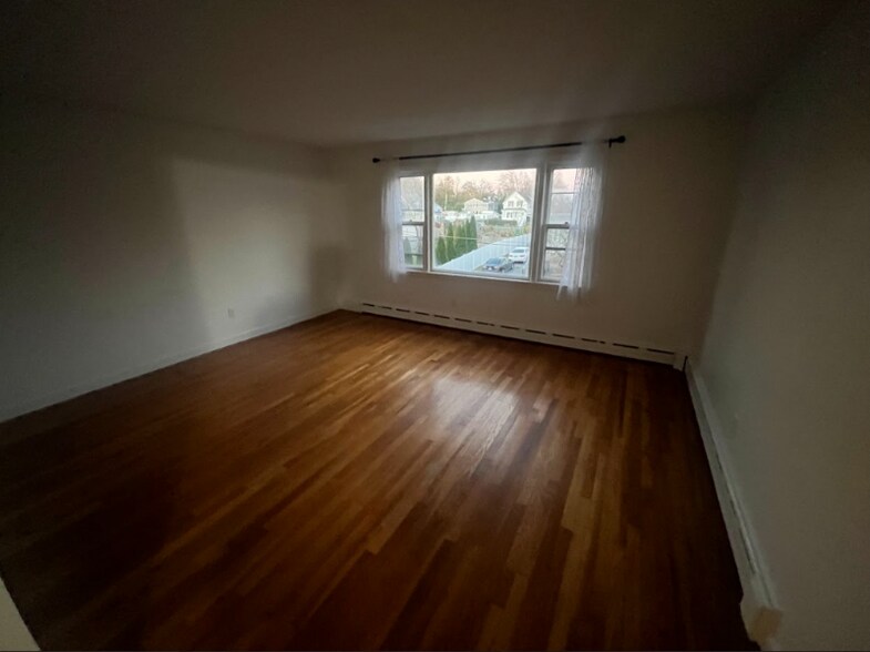 Building Photo - 17 Ontario Ave