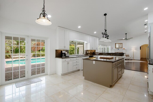 Building Photo - 12327 Quercus Ln