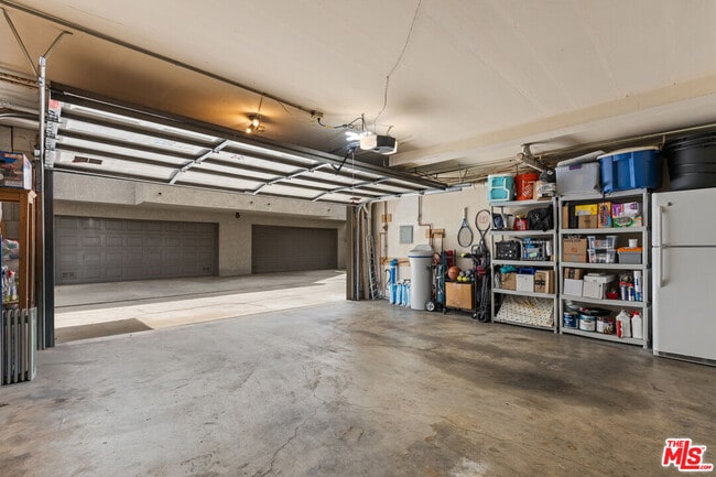Building Photo - 15305 Berendo Ave