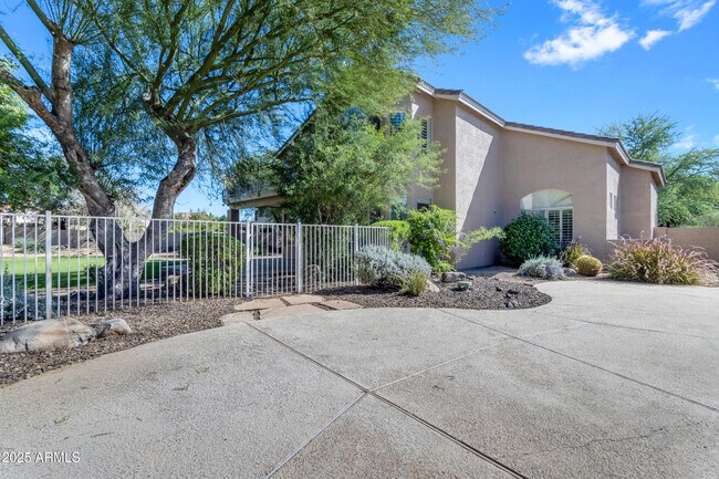 Building Photo - 4302 E Mossman Rd