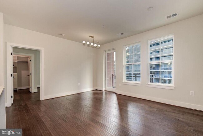 Building Photo - 1411 Key Blvd