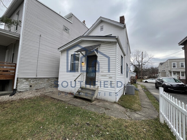 Building Photo - 1846 Lincoln Ave