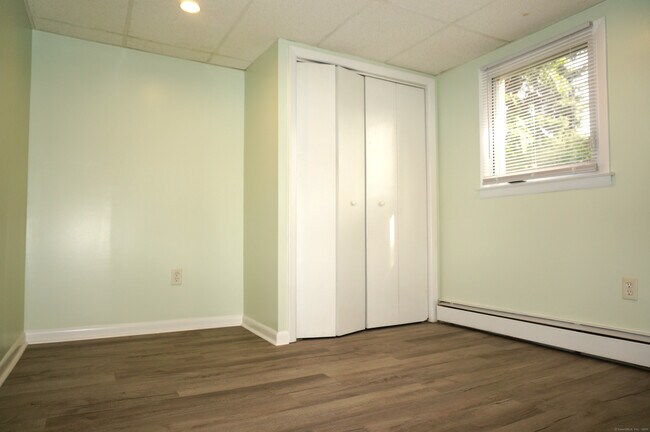 Building Photo - 19 Ferris Ave