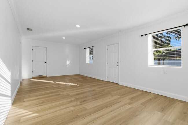 Building Photo - 4420 W Carmen St