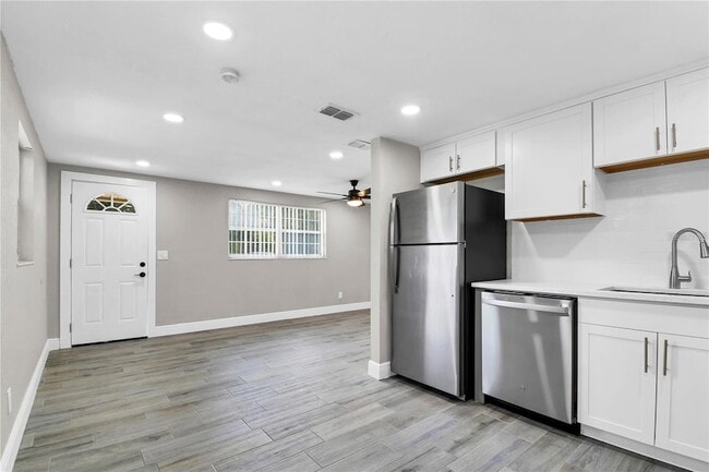 Building Photo - 7614 Alvina St