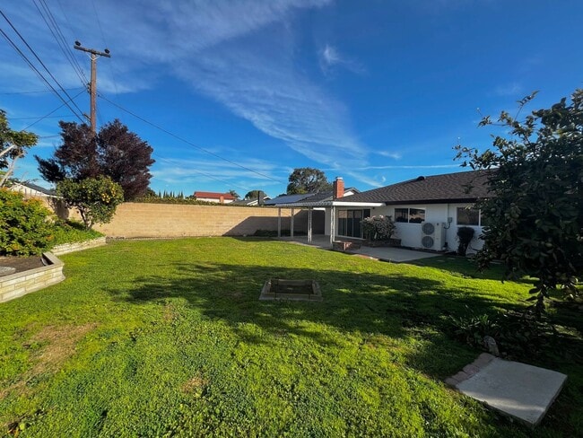 Building Photo - Spacious 4-bedroom, 2.5-bath Home Fountain Valley