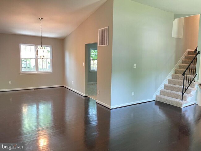 Building Photo - 13301 Coldwater Dr