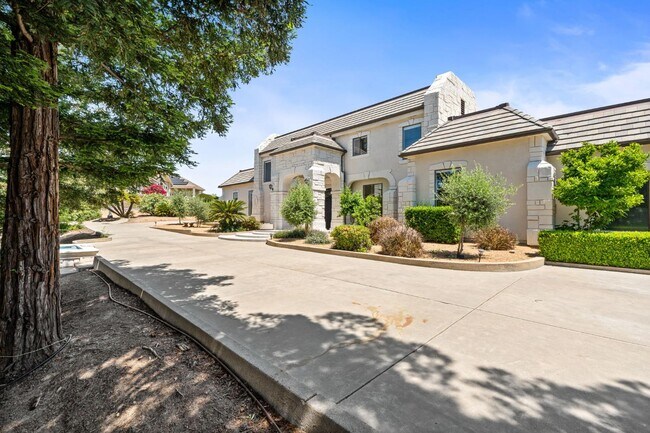 Building Photo - 14215 Killarney Dr