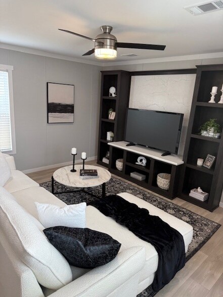 Building Photo - 15949 S Flores Rd