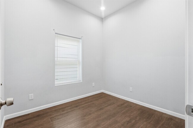 Building Photo - 4937 Ambient Dr