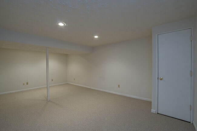 Building Photo - 6657 Delburn Ct