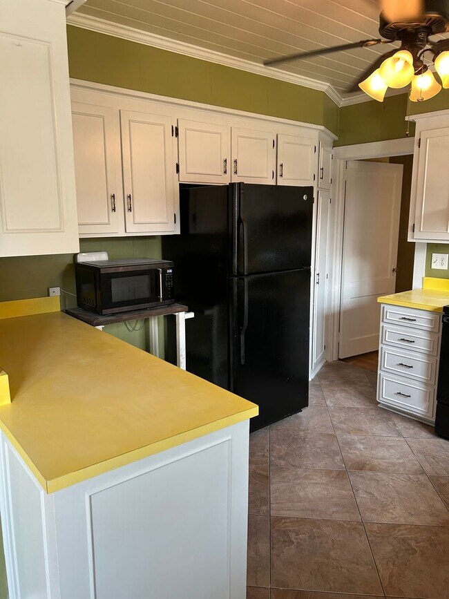 Building Photo - CHARMER LOCATED IN THE HEART OF DOWNTOWN CONWAY