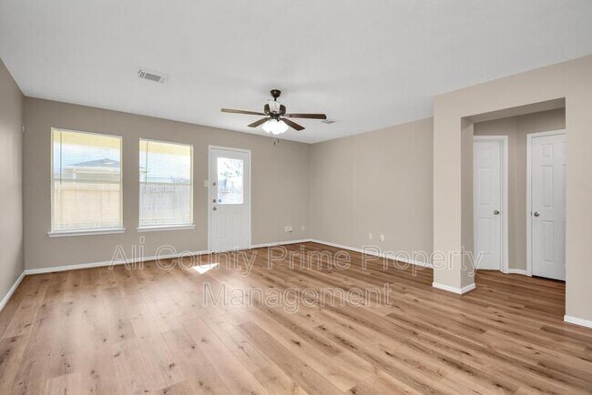 Building Photo - 21910 Willow Shade Ln