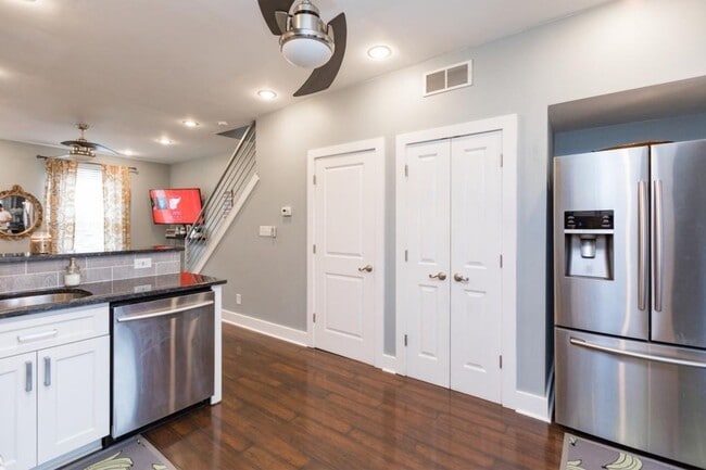 Building Photo - 2658 Edgemont St