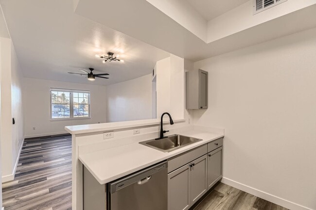 Building Photo - **Fully Updated 2-Bedroom Condo with New Appliances!**