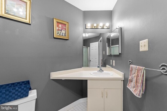 Building Photo - 42 Woodmont Dr