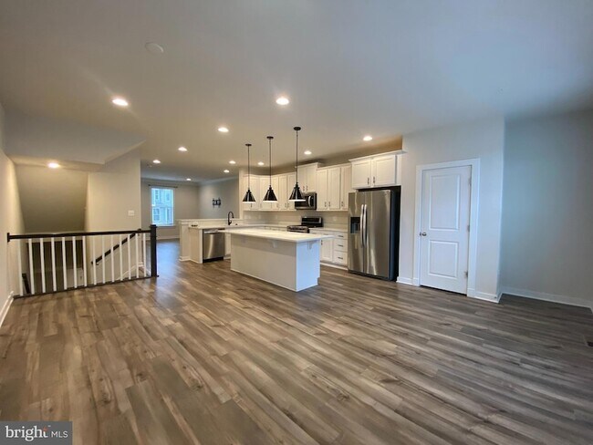 Building Photo - 8612 Shady Pines Dr