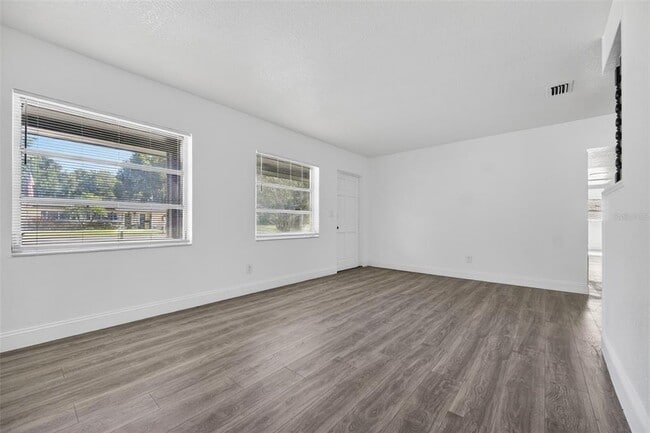 Building Photo - 3034 Touraine Ave