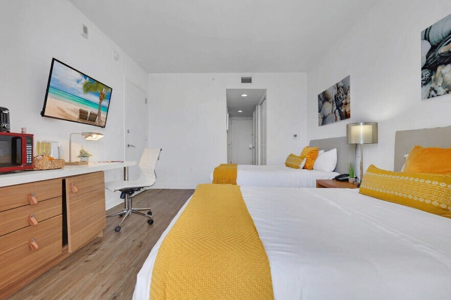 Building Photo - 2602 E Hallandale Beach Blvd