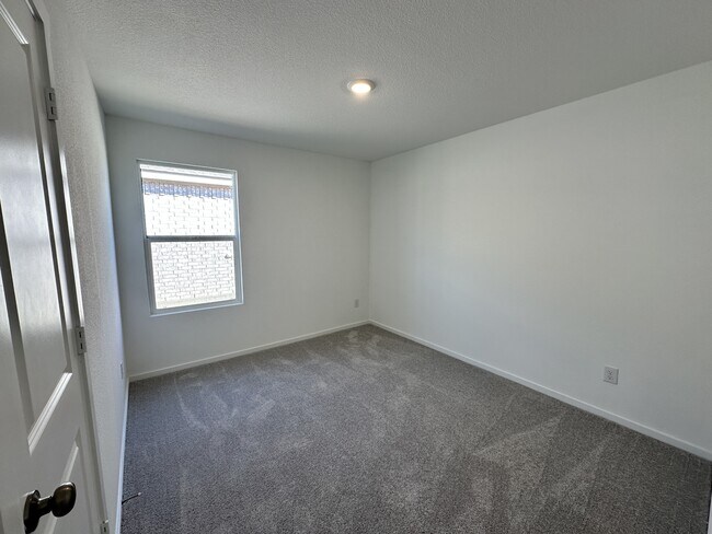 Building Photo - 1617 Elliott Rd