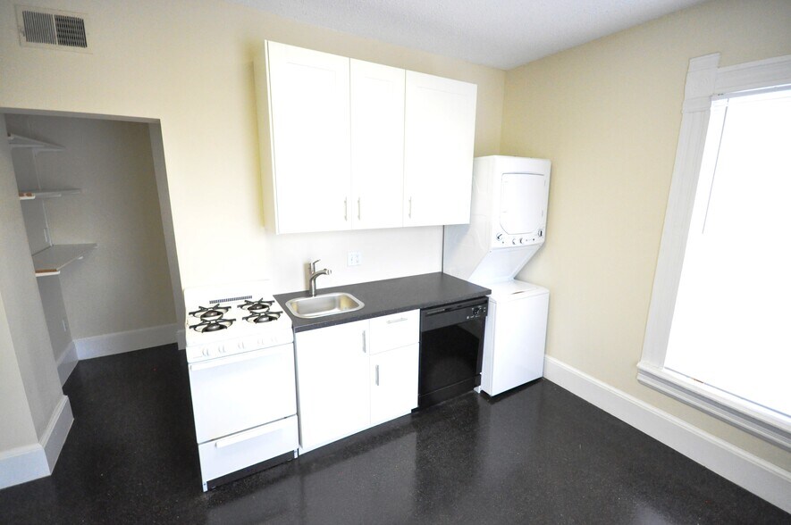 Kitchen - 511 Mohawk St