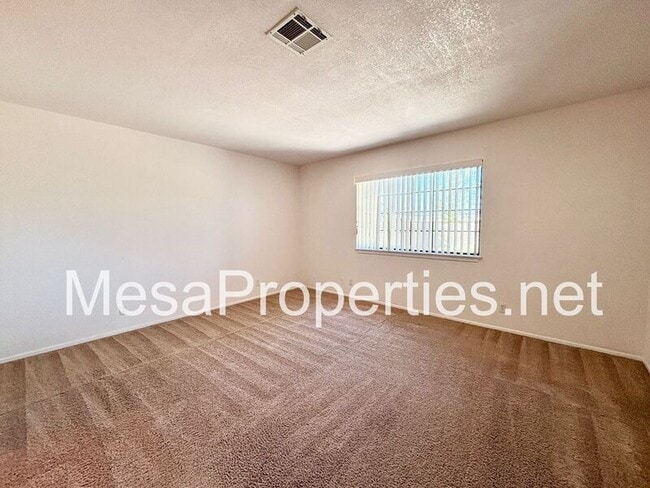 Building Photo - 19182 Elm Dr