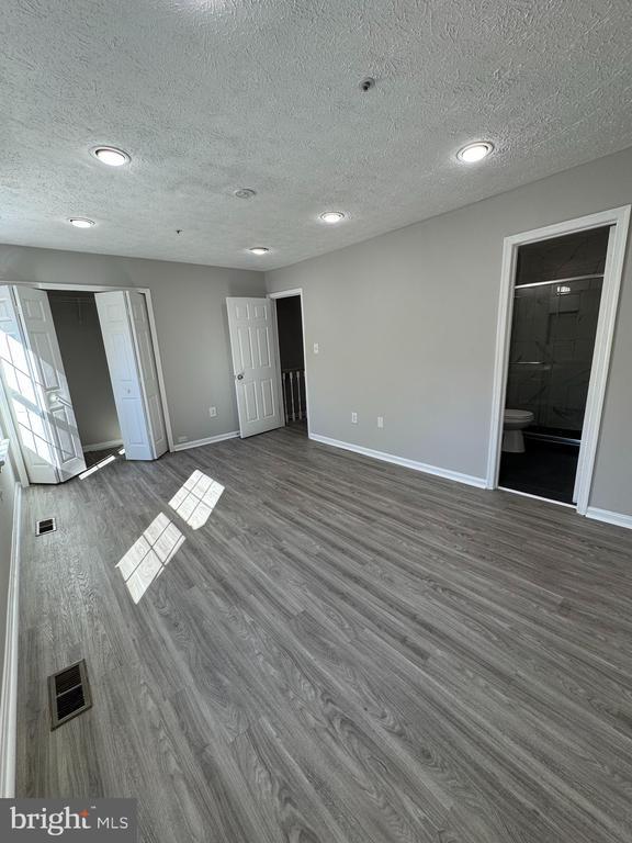 Building Photo - 4132 Silver Park Terrace